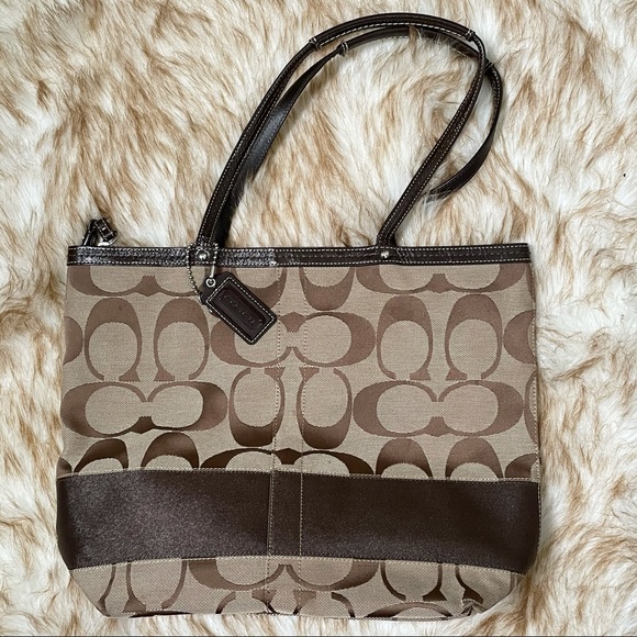 Signature Coach shoulder bag - Picture 8 of 9